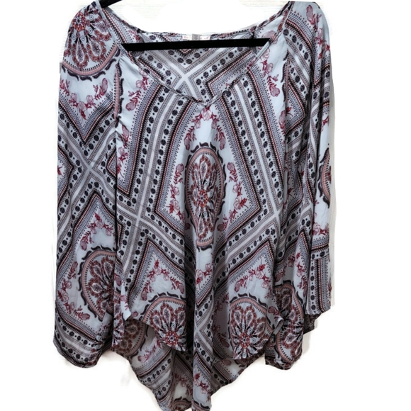 Free 2 Luv Split Sleeve Handkerchief Hem Geometric Print Boho Blouse Top Sz 1X - Picture 1 of 5